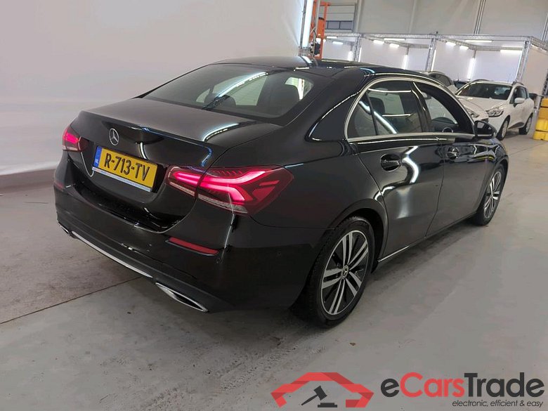 Mercedes-Benz A-Klasse Limousine A 200 7G-DCT Business Solution Luxury 4d #2