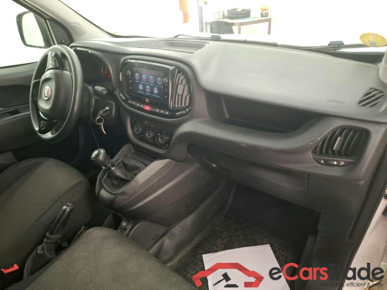 FIAT Doblò Cargo / 2015 / 4P / Fourgonnette 1.6 Multijet 105 Pro Lounge #5
