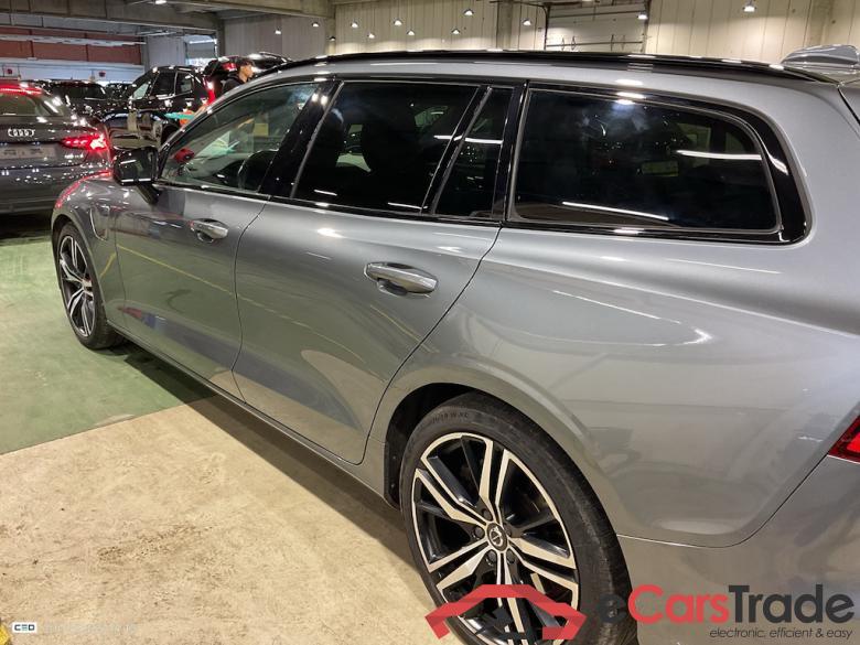 VOLVO V60 - 2018 2.0 T8 AWD PHEV R-Design Geartronic #3 VOLVO V60 - 2018 2.0 T8 AWD PHEV R-Design Geartronic #3