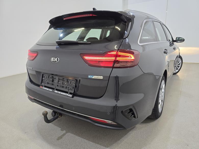 Kia Ceed Sportswagon 1.6 CRDi Navi-Pro Camera Klima PDC ... #4