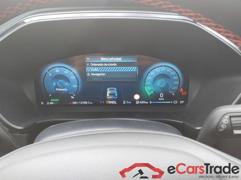 FORD Kuga 2.5 243CV Automático    St Line X (Pano) #4