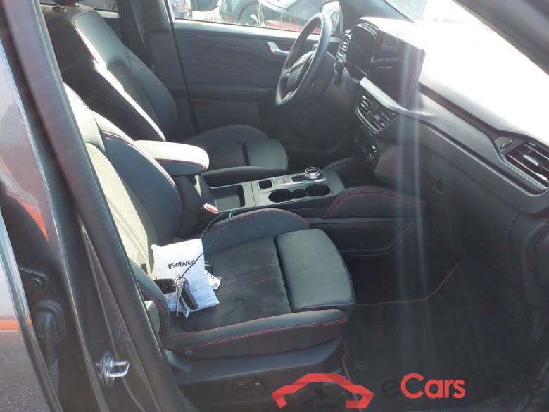 FORD Kuga 2.5 243CV Automático    St Line X (Pano) #3