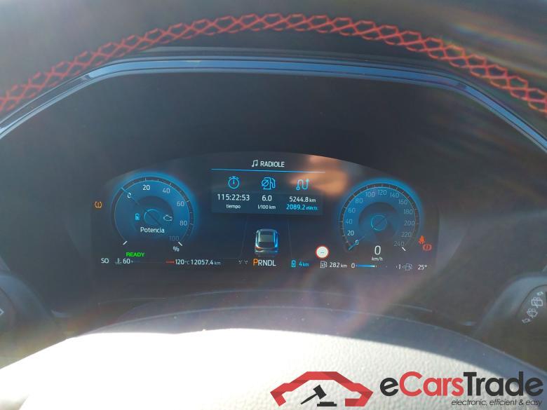 FORD Kuga 2.5 243CV Automático    St Line X (Pano) #4