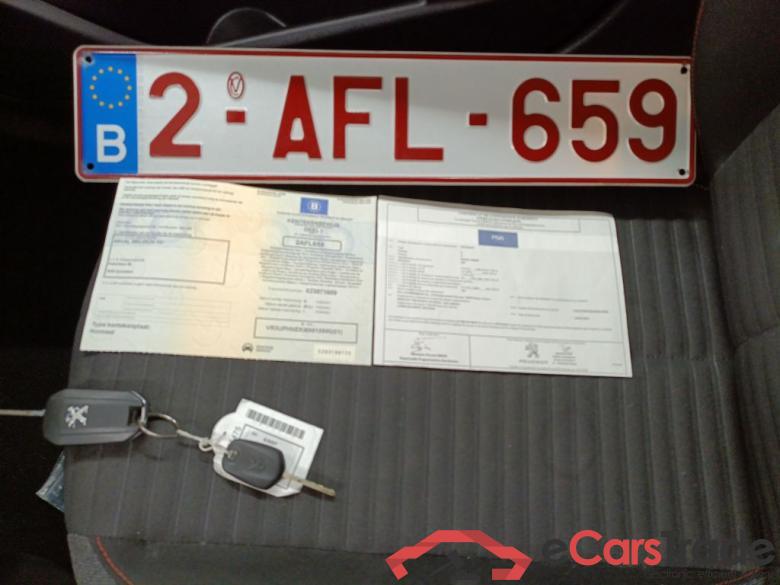 Peugeot 208 1.2 PureTech 100 MAN6 S&S Active Pack 5d #4