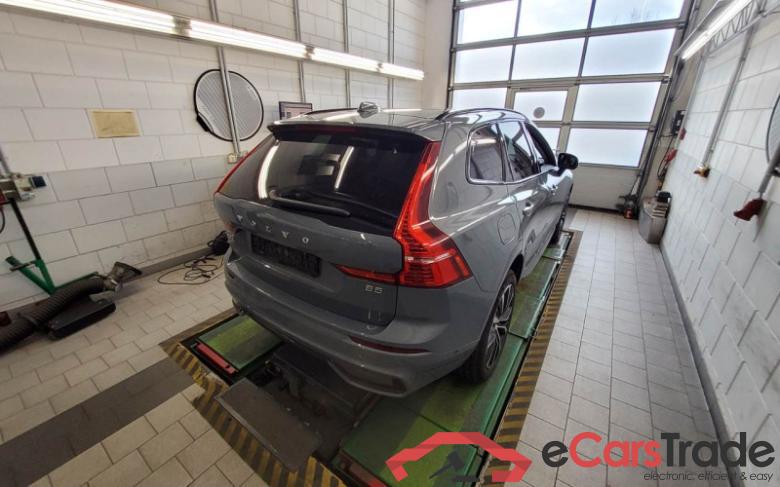 Volvo XC60 (03.2017->) DE - SUV5 B5 (Benzin) AWD EU6d, Ultimate Dark Mild-Hybrid (EURO 6d), (Facelift) #3