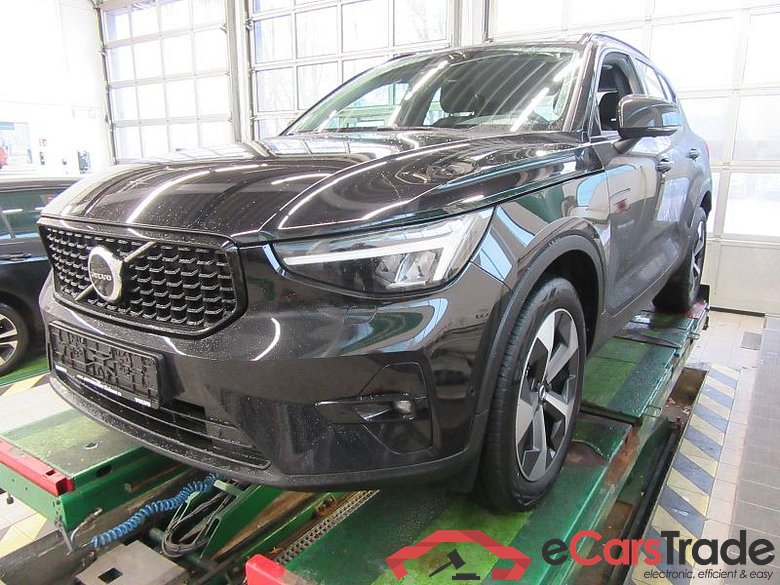 Volvo XC40 (2017->) DE - SUV5 B4 2WD EU6d, Plus Dark (EURO 6d), (Facelift) 2022 - 2024