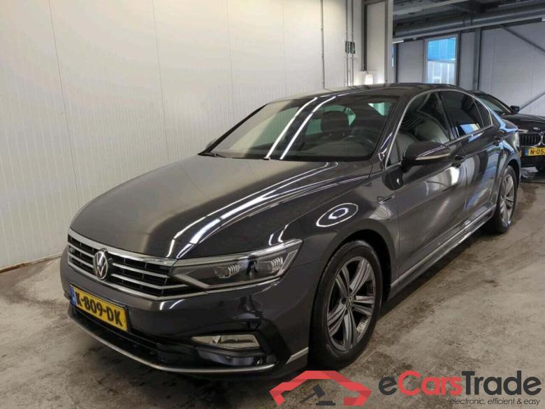 VOLKSWAGEN PASSAT 1.5 TSI R-Line Bns+ #1