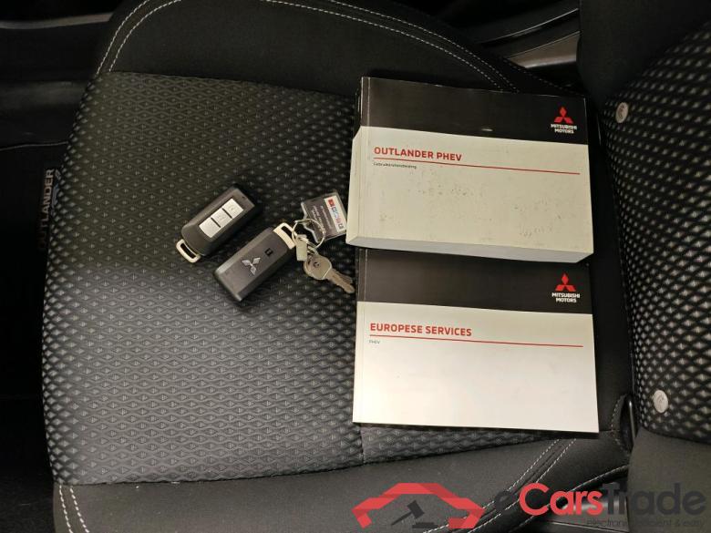 Mitsubishi Outlander PHEV Pure 5d #4