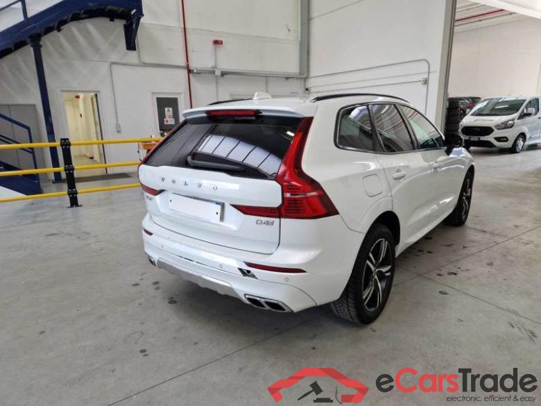 VOLVO XC60 / 2017 / 5P / SUV D4 GEARTR. R-DESIGN #2