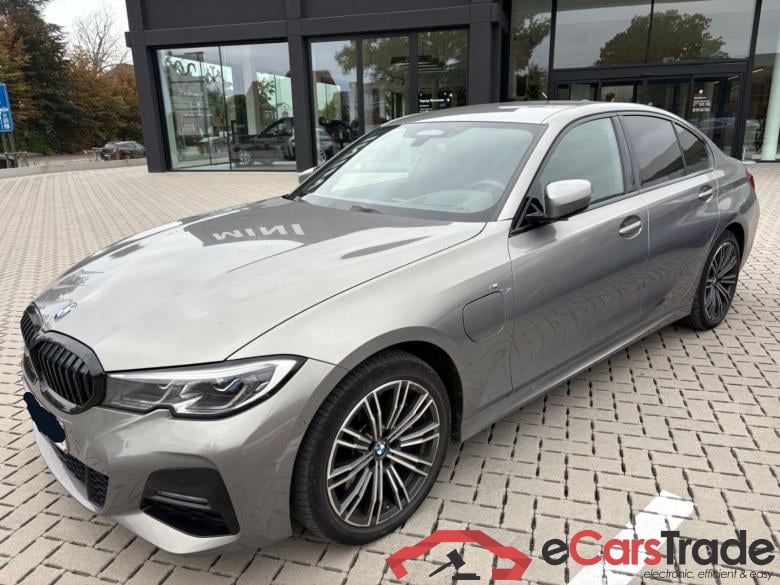 BMW 330e Plug-In Hybrid M-Sport Aut. LED-Laser ACC Head-Up Harman/Kardon LC-Pro Ambient Navi Sport-Leather KeylessGo Camera Klima PDC ...