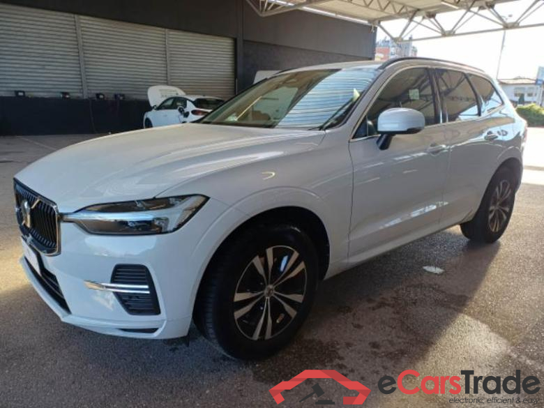 VOLVO XC60 / 2021 / 5P / SUV B4 D AWD AUTOMATICO MOMENTUM PRO MY22