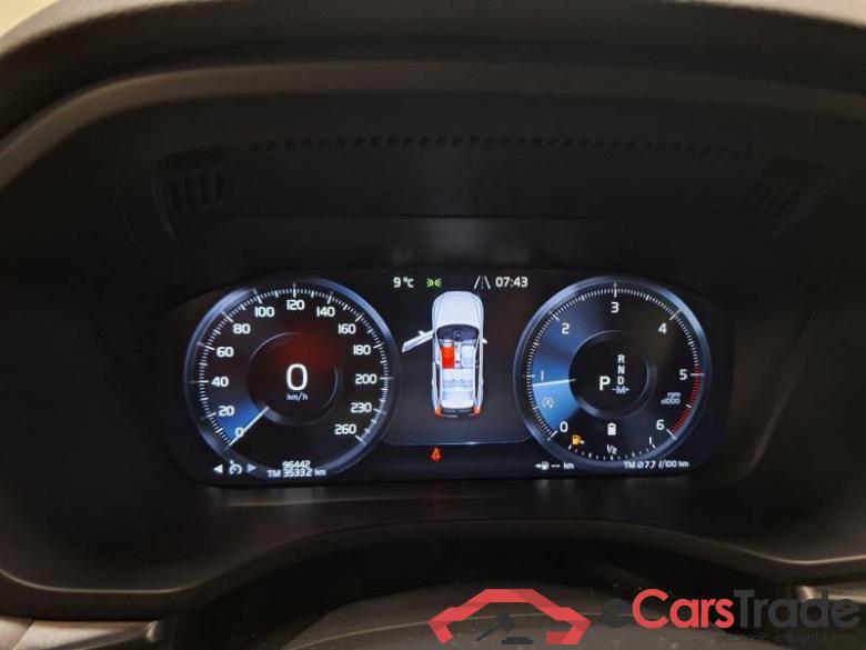 VOLVO XC60 / 2017 / 5P / SUV B4 D AWD AUTOMATICO MOMENTUM PRO #4