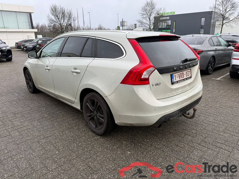 Volvo V60 2.0 D3 Momentum Aut. LED-Xenon Display Leather Klima PDC ... #4