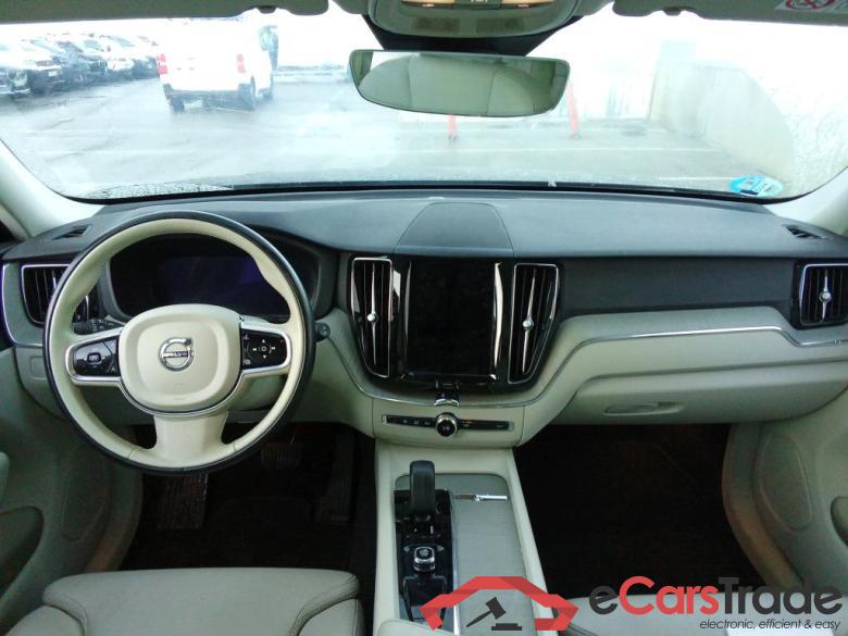 VOLVO XC60 / 2017 / 5P / todoterreno 2.0 B4 D AWD Plus Dark Auto #3