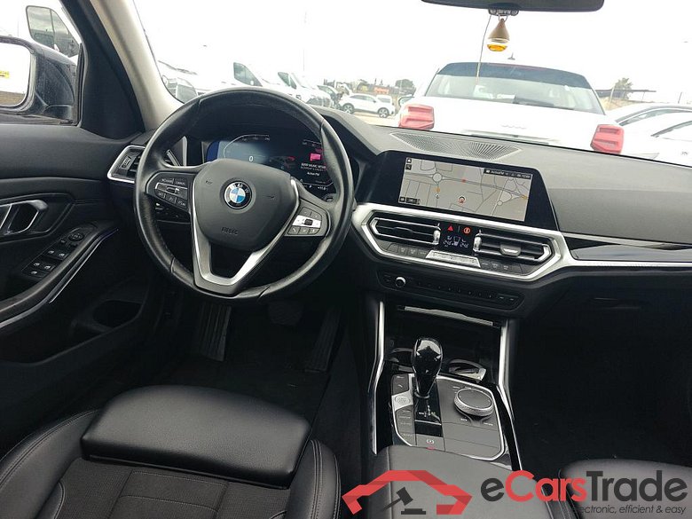BMW Serie 3 / 2018 / 4P / sedán 318d Auto. #3