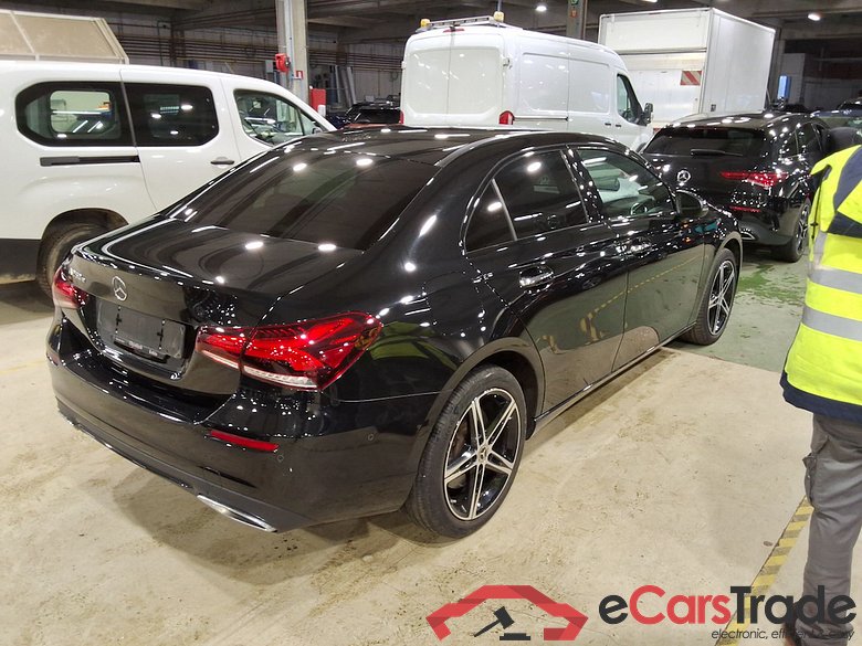 MERCEDES-BENZ A-CLASS LIMOUSINE 1.3 A 250 E DCT #4