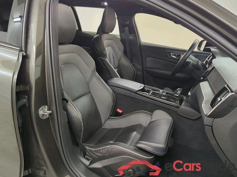 Volvo V60 Recharge T8 AWD Automaat R-Design 5d #3