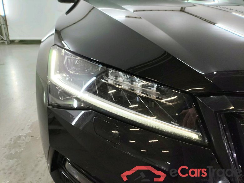 SKODA Superb Combi 110 kW #4