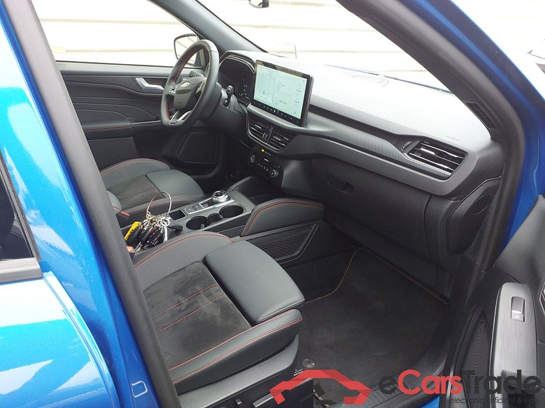 FORD Kuga 2.5 243CV Automático    ST-LINE X #3