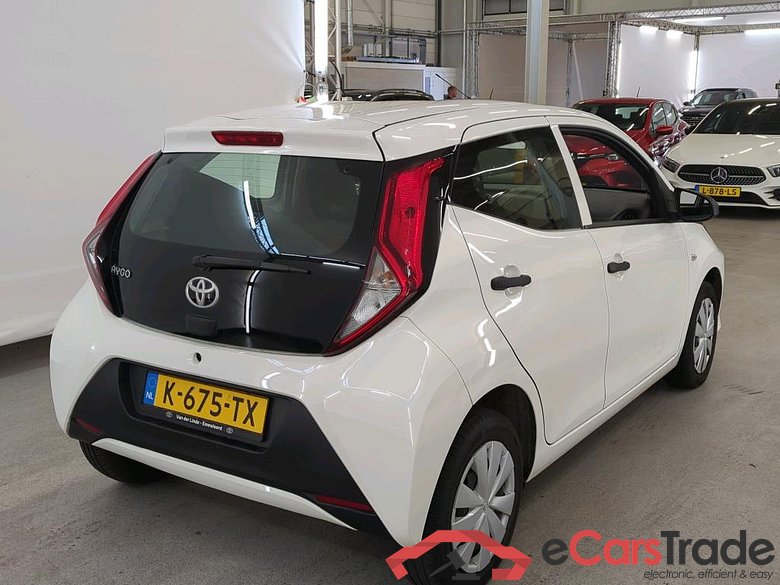 Toyota AYGO 1.0 VVT-i x-fun 5d #2