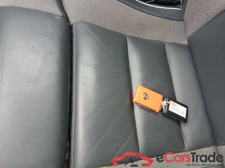 VOLVO XC60 / 2017 / 5P / todoterreno 2.0 B4 D AWD R-Design Auto #5