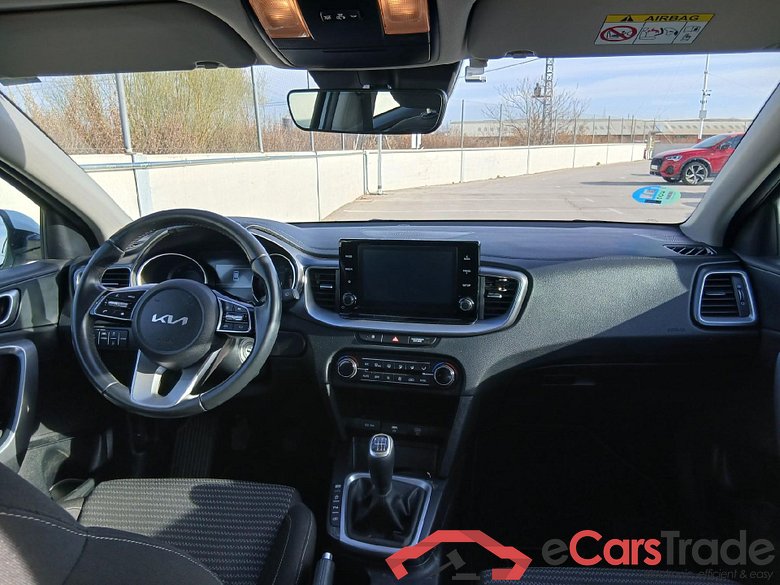 KIA Ceed / 2021 / 5P / berlina con portón 1.6 MHEV iMT 100kW (136CV) Drive #3