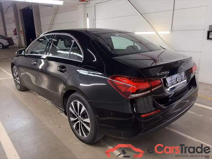 Mercedes A-Klasse Limousine A-Klasse Limousine A 250 e Business Line (PHEV) 160kW/218pk  4D/P Auto-7 #3