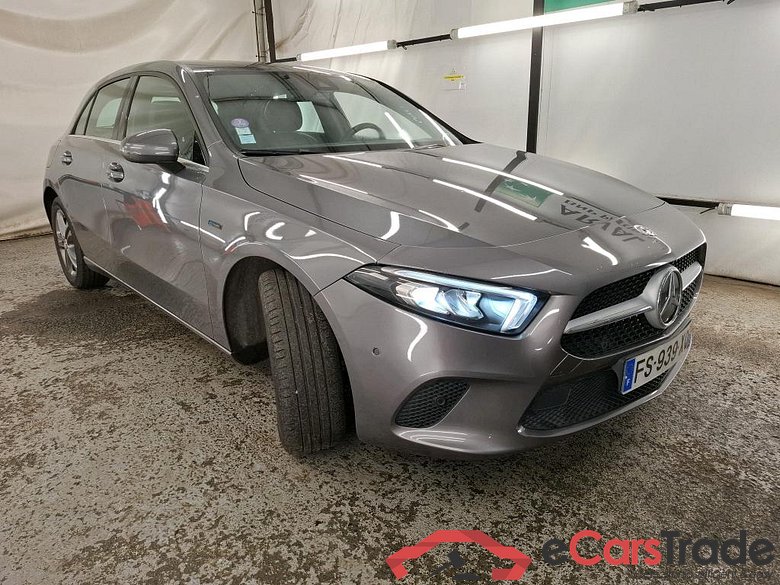 MERCEDES-BENZ Classe A Compact / 2018 / 5P / Berline A 250 e Business Line 8G-DCT #4