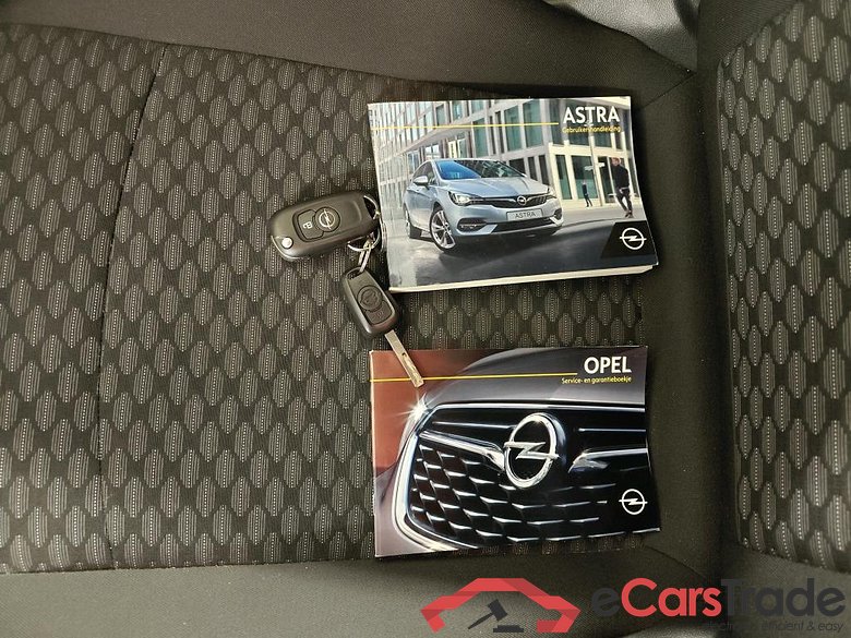 Opel Astra Sports Tourer 1.2 turbo S/S 81kW Edition 5d #4