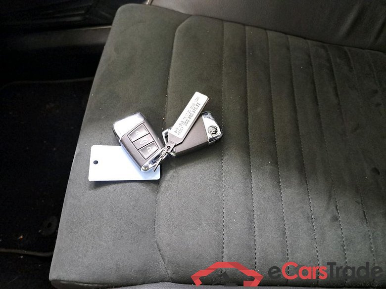 Volkswagen Passat Variant 2.0 TDI 140kW 7-DSG R-Line Business+ 5d #4