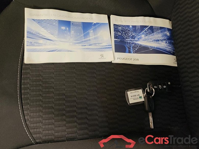 Peugeot 208 Blue Lease 1.2 PureTech 82 99g 5d #4