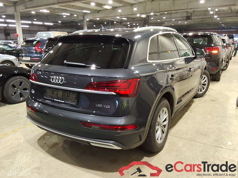 AUDI Q5 DIESEL - 2017 30 TDi Business Edition S tronic #4