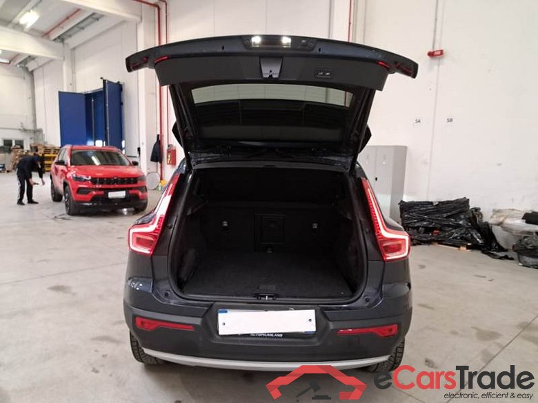 VOLVO XC40 / 2017 / 5P / SUV T4 PLUG-IN HYBRID AUTO RECH INSCRIP EXPR #5