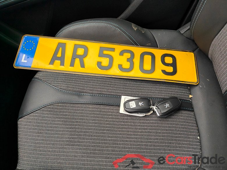 PEUGEOT 5008 DIESEL - 2021 1.5 BlueHDi 130 Allure AT 5d #4