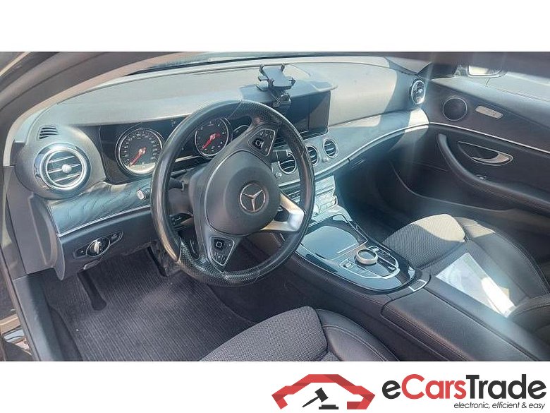 Mercedes-Benz E200d Avantgarde Aut. MULTIBEAM 1/2 Sport-Leather Navi KeylessGo Camera Klima PDC ... #4