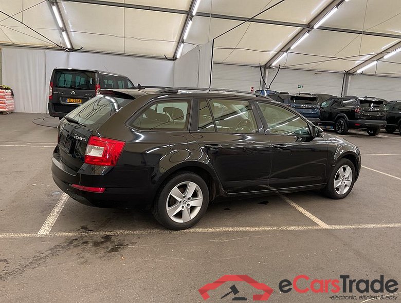 SKODA Octavia Combi Octavia Wagon Ambition 1,6 TDI 77 kW 5-speed mech. #2