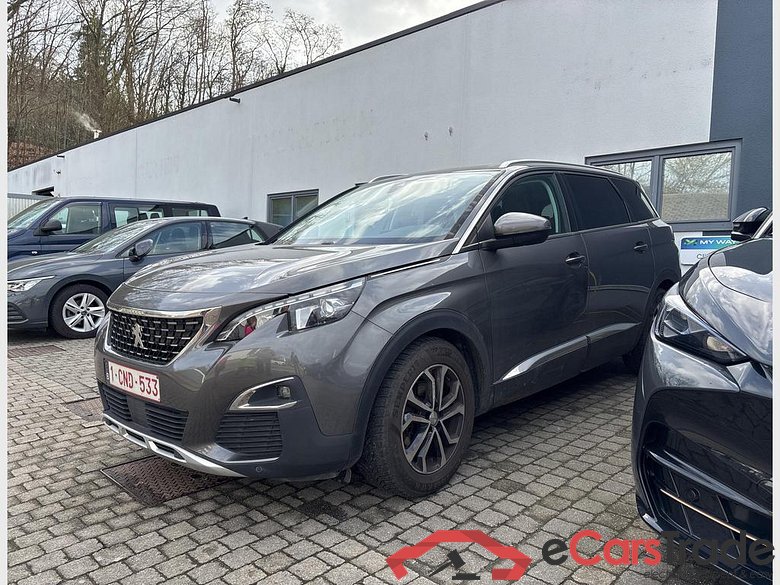 PEUGEOT 5008 1.2 PureTech Allure