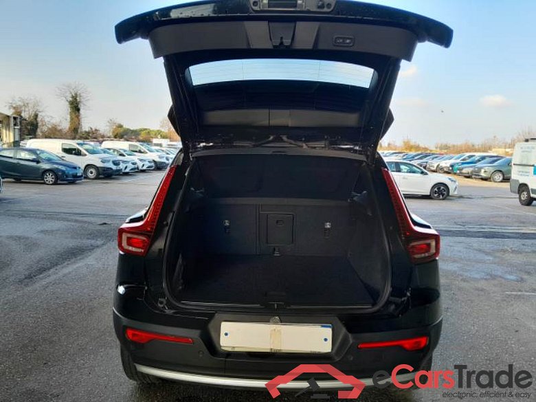 VOLVO XC40 / 2021 / 5P / SUV T4 RECHARGE PLUG-IN AUTO ULTIMATE BRIGHT #5