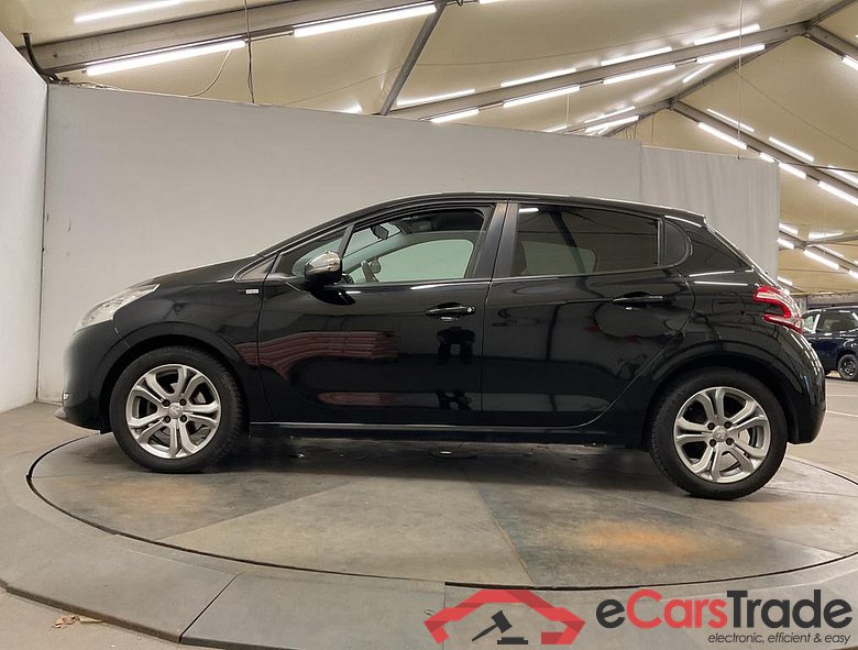 PEUGEOT 208 1.2i Style #5