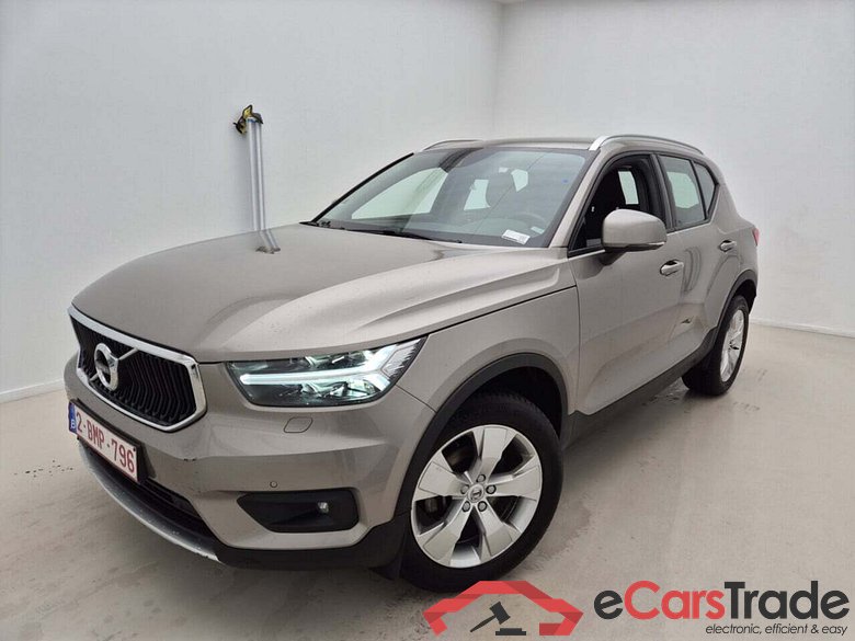 VOLVO XC40 T3 MOMENTUM PRO