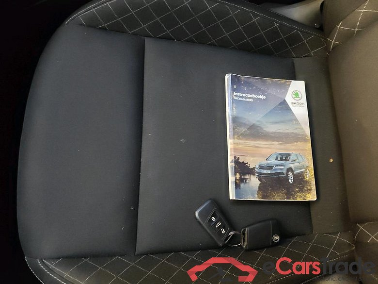 Skoda Karoq 1.5 TSI ACT Greentech DSG Buss Edition 5d #4