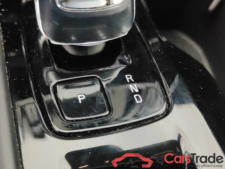 VOLVO XC40 - 2022 2.0 B4 197hp AWD MHEV Plus Bright Design DCT 5d #4