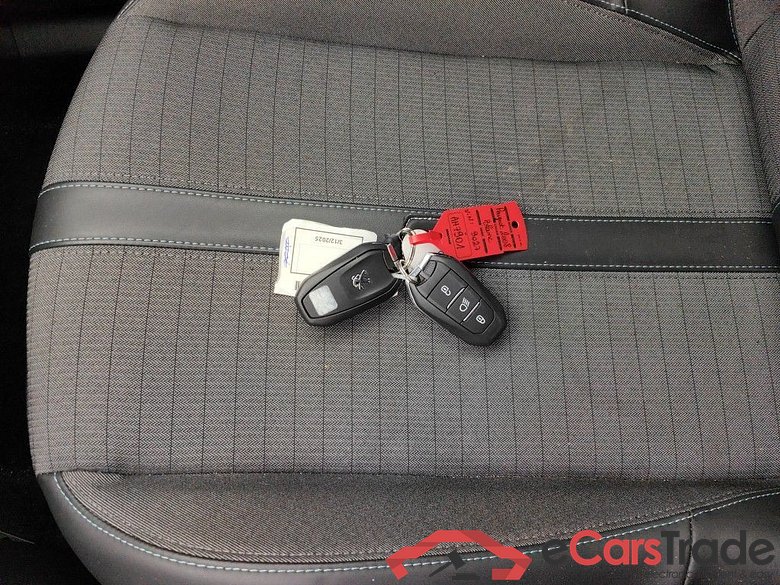 PEUGEOT E-2008 50 kWh Allure Pack 5d #4