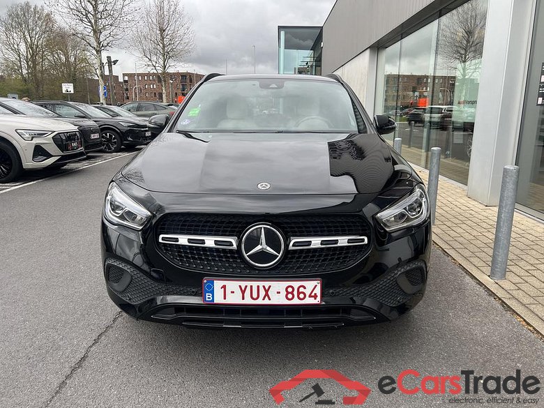 MERCEDES-BENZ GLA 200 200