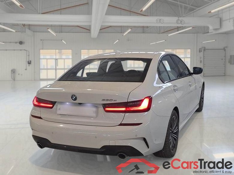 BMW SERIE 3 / 2018 / 4P / BERLINA 330E MSPORT AUT. #2
