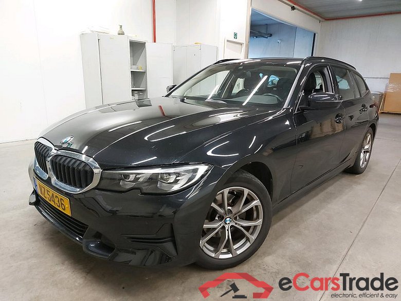 BMW - BMW 3 TOURING 320dA xDrive 190PK Business Edition Sport & PDC Front & Rear #1