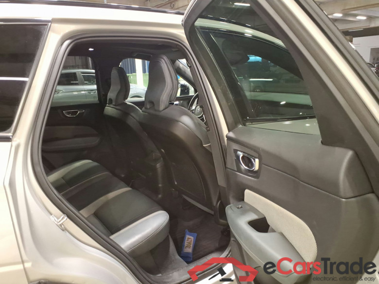 VOLVO XC60 2.0 T6 PHEV R-DESIGN AUTO 4WD #5