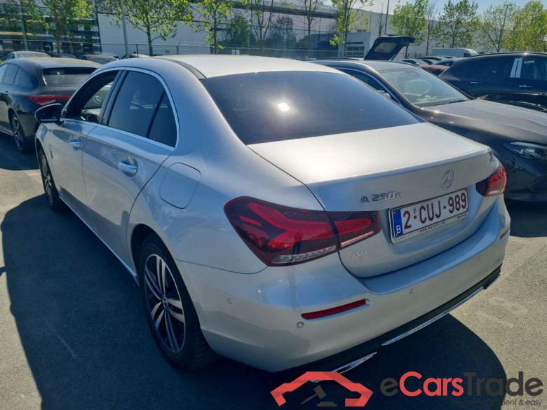 MERCEDES-BENZ A-CLASS LIMOUSINE 1.3 A 250 E LUXURY LINE DCT #3