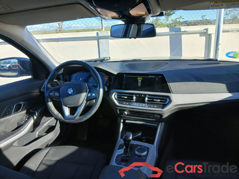 BMW Serie 3 / 2018 / 4P / sedán 318d Auto. #3