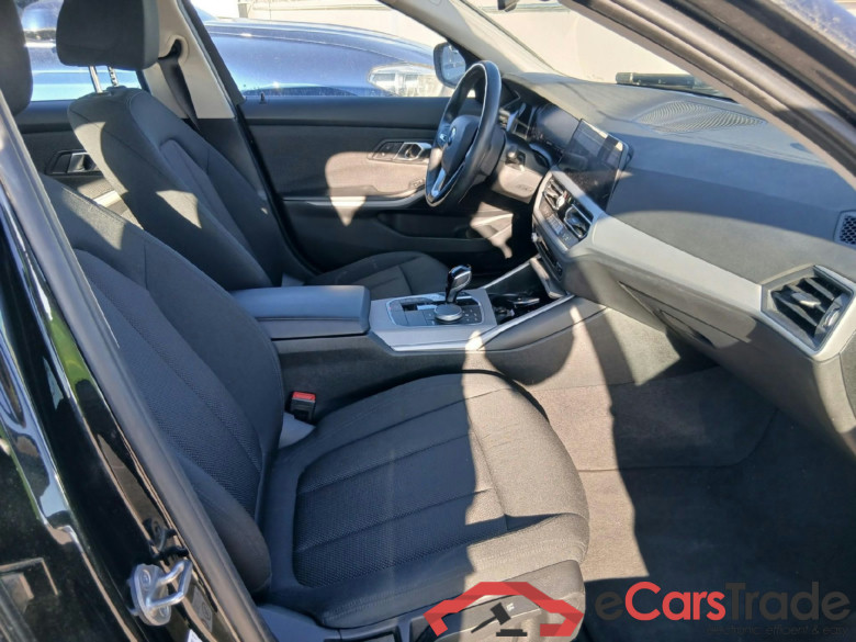 BMW Serie 3 / 2018 / 4P / sedán 318d Auto. #6